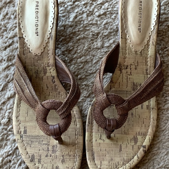 Dressy sandals with a low heel - Picture 2 of 3